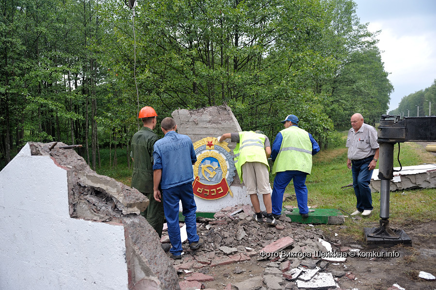 Старый въездной знак «Бобруйск» на минском шоссе демонтирован