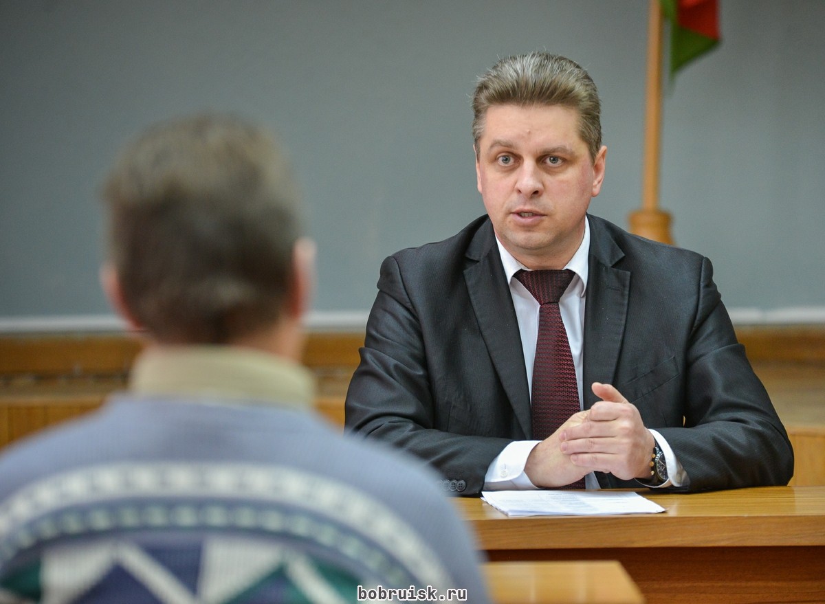 Мэр Бобруйска поговорил с уволенными работниками завода ТДиА, объявившими голодовку