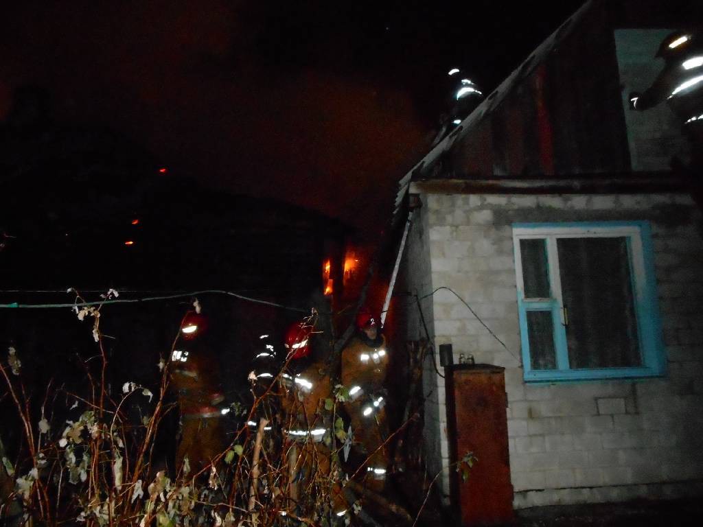 Пожар в 4-квартирном жилом доме на улице Железнодорожной.