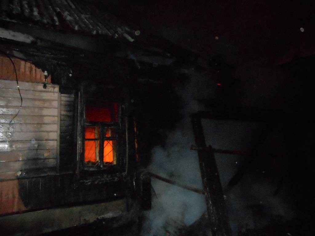Пожар в 4-квартирном жилом доме на улице Железнодорожной.