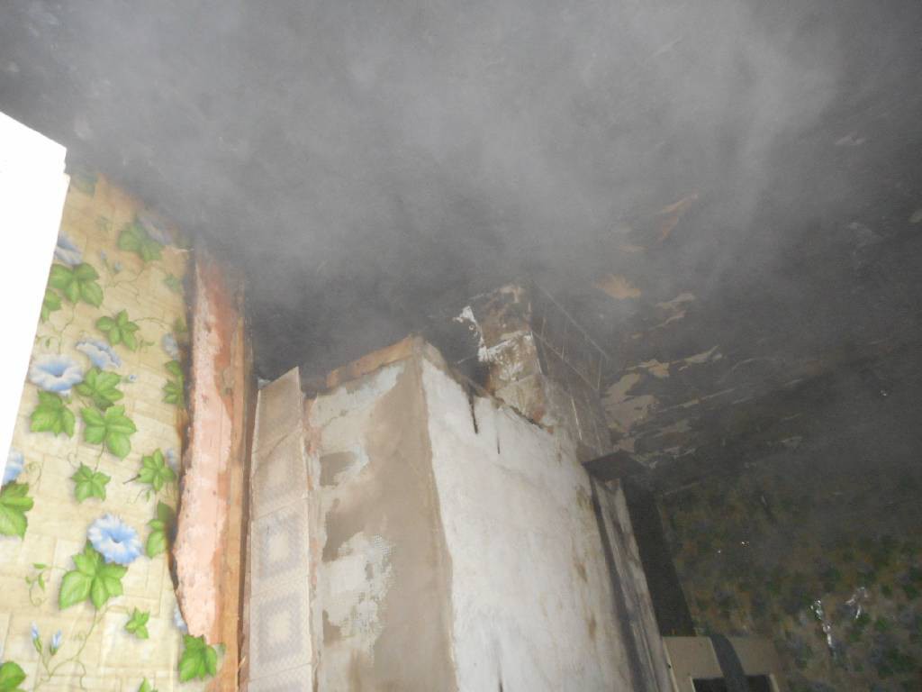 Пожар в двухквартирном жилом дом на улице Крылова.