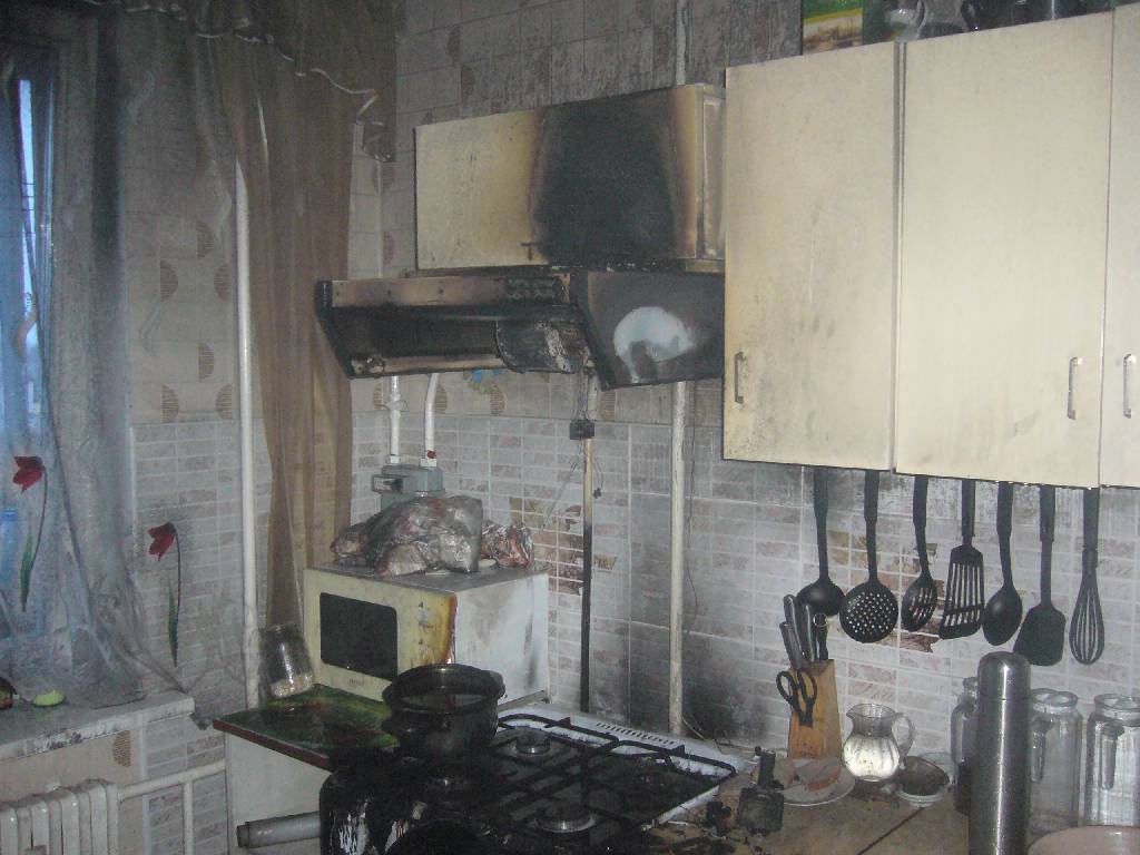 Хозяйка квартиры пострадала из-за пожара на кухне. 