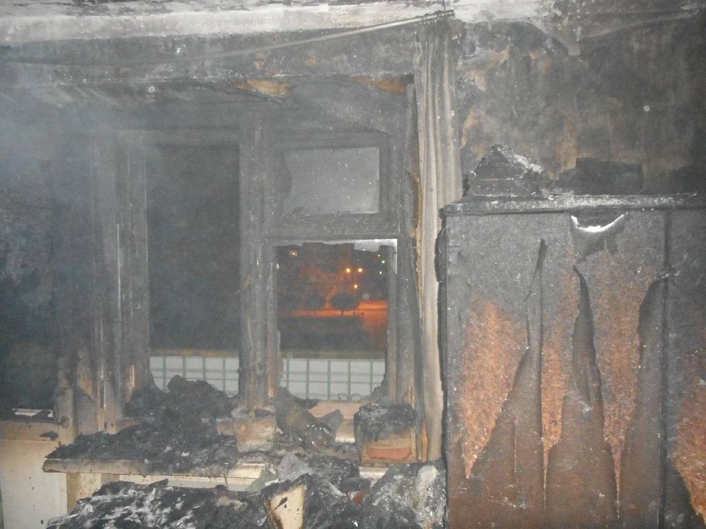 Работники МЧС спасли двух пострадавших при пожаре на улице Октябрьской.
