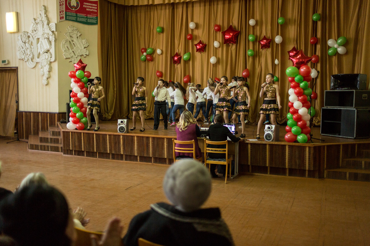 21  февраля 2015 года, в ГУО «Средняя школа №28 г. Бобруйска» прошла торжественная  церемония «Посвящение в спасатели учащихся, которые посещают дополнительные  занятия по направлению Безопасность жизнедеятельности».