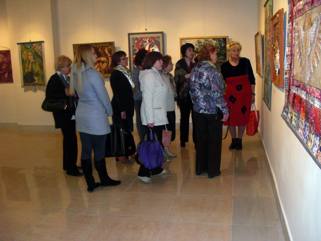 15 апреля 2015 года участники отделения дневного пребывания для граждан пожилого возраста учреждения «ТЦСОН Ленинского район г.Бобруйска» посетили выставку «Арт-леди».