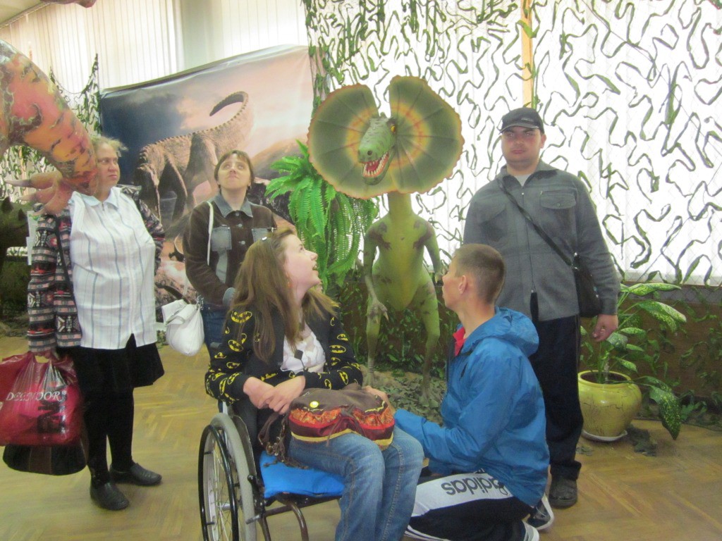 Участники отделения дневного пребывания для инвалидов посетили выставку «Парк юрского периода»