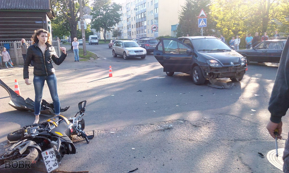 Авария с участием мотоциклиста на улице Октябрьская. Фото