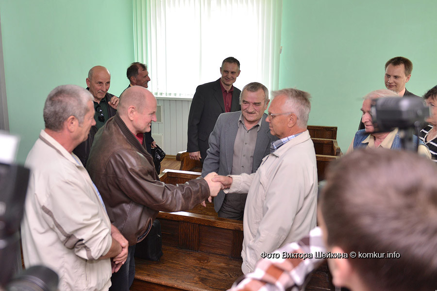 Экс-директор ОАО «ФанДОК» Владимир Майко освобожден из-под стражи в зале суда Экс-директор ОАО «ФанДОК» Владимир Майко освобожден из-под стражи в зале суда