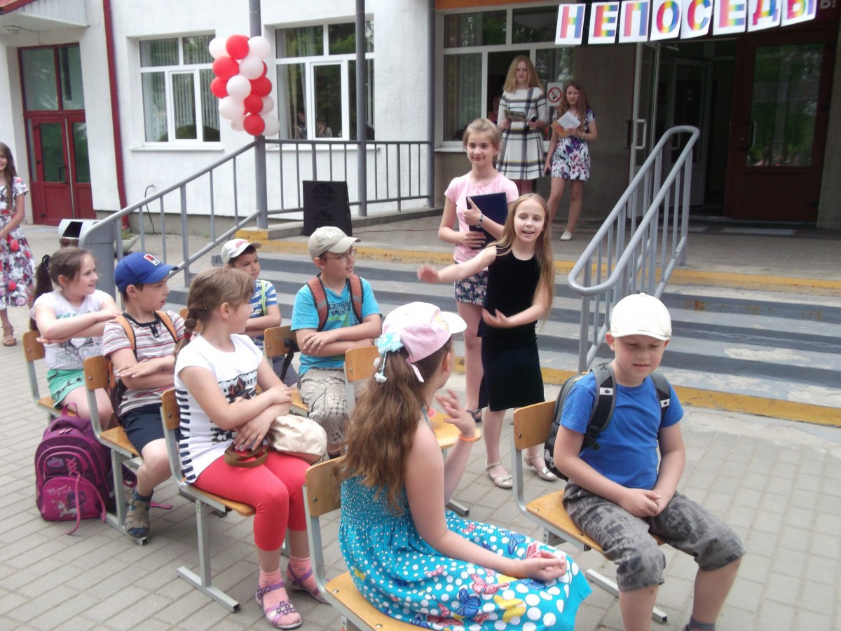 В ГУО «Средняя школа № 27 г.Бобруйска» в период с 3 по 26 июня 2015 года работает оздоровительный лагерь с дневным пребыванием детей в возрасте 6-14 лет.