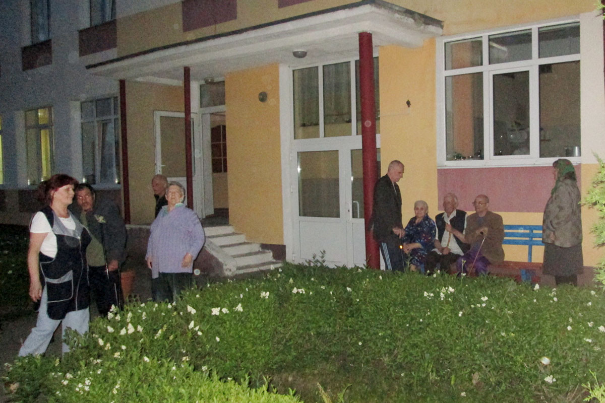 18 июня в 22 часа 20 минут в отделении круглосуточного пребывания для граждан пожилого возраста и инвалидов на улице Бахарова, 267 - прозвучал сигнал тревоги о пожаре. 