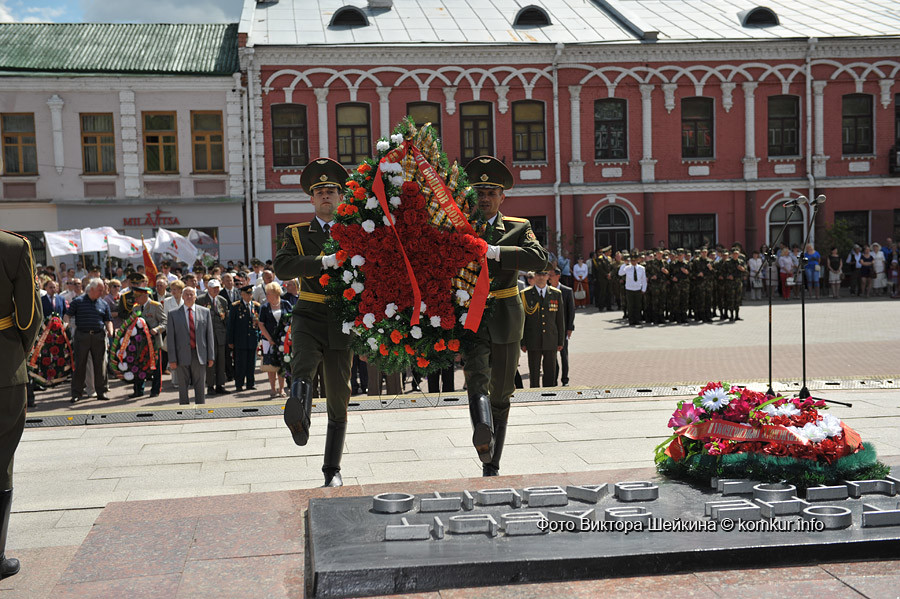 В понедельник, 29 июня, на площади Победы почтили память воинов, павших в боях за освобождение Бобруйска В понедельник, 29 июня, на площади Победы почтили память воинов, павших в боях за освобождение Бобруйска