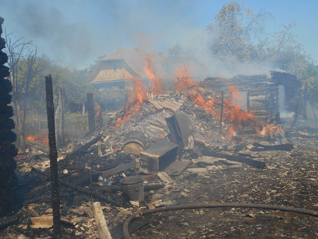 03 июля 2015 в 10-25 в центр оперативного управления  Бобруйского горрайотдела по ЧС поступило сообщение о пожаре жилого дома в деревне Углы Бобруйского района.