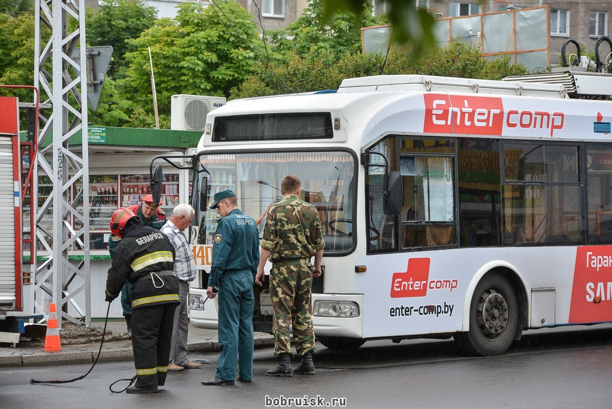 В чемодане, найденном в салоне троллейбуса, саперы обнаружили строительный инструмент В чемодане, найденном в салоне троллейбуса, саперы обнаружили строительный инструмент