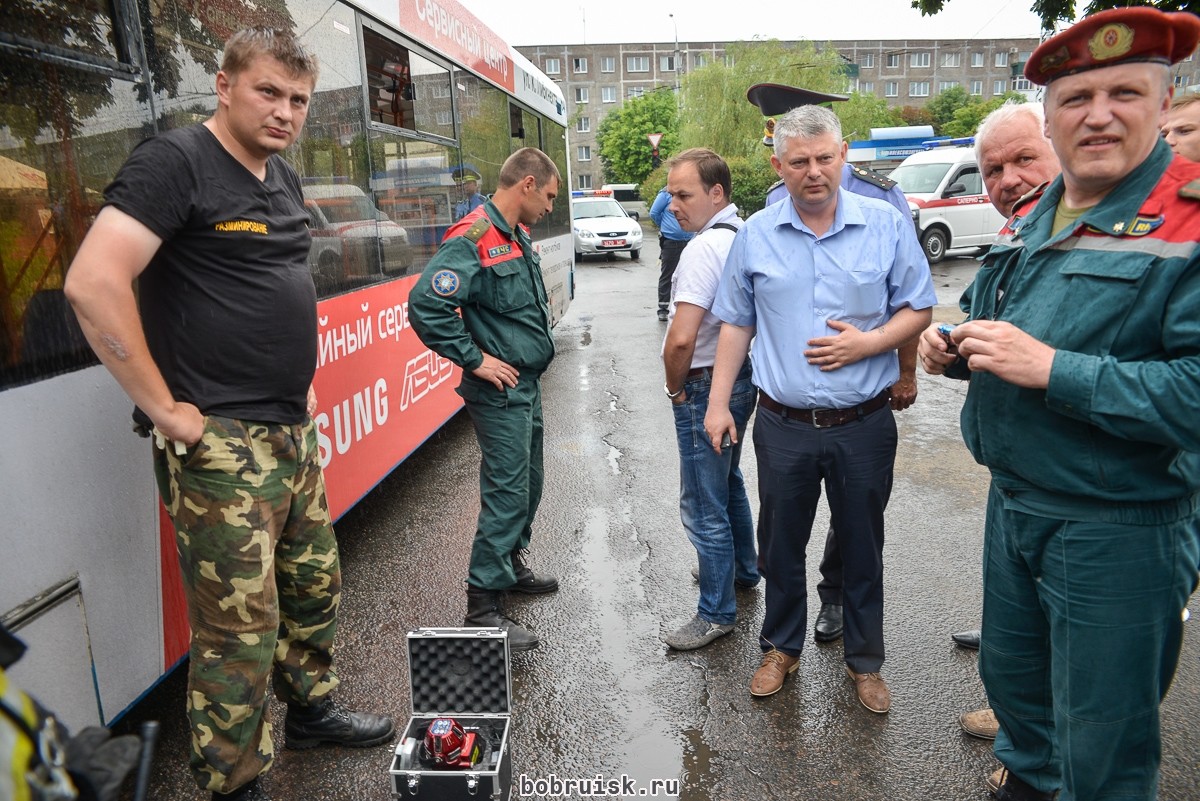 В чемодане, найденном в салоне троллейбуса, саперы обнаружили строительный инструмент В чемодане, найденном в салоне троллейбуса, саперы обнаружили строительный инструмент