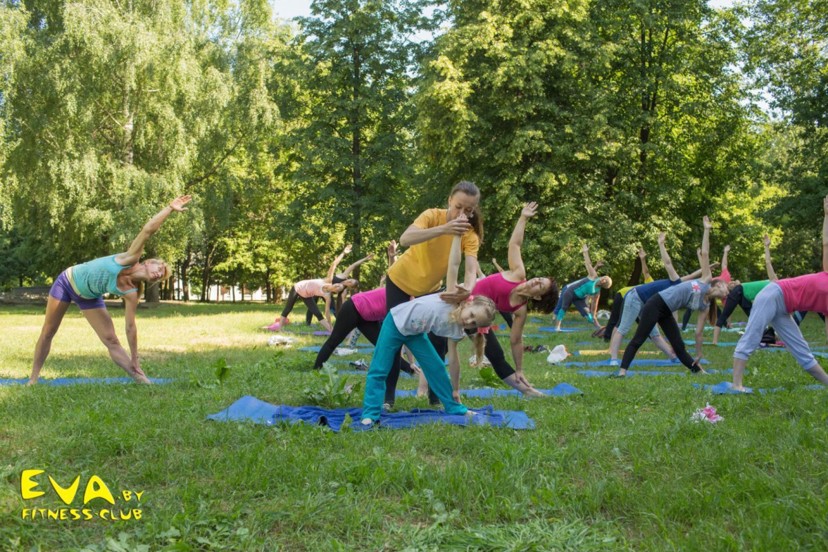 Бесплатные занятия по йоге в городском парке