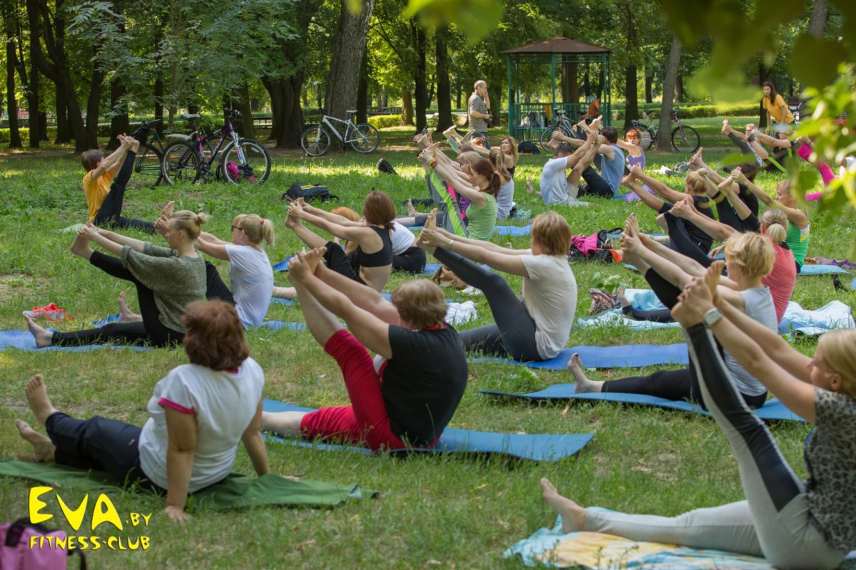 Бесплатные занятия по йоге в городском парке