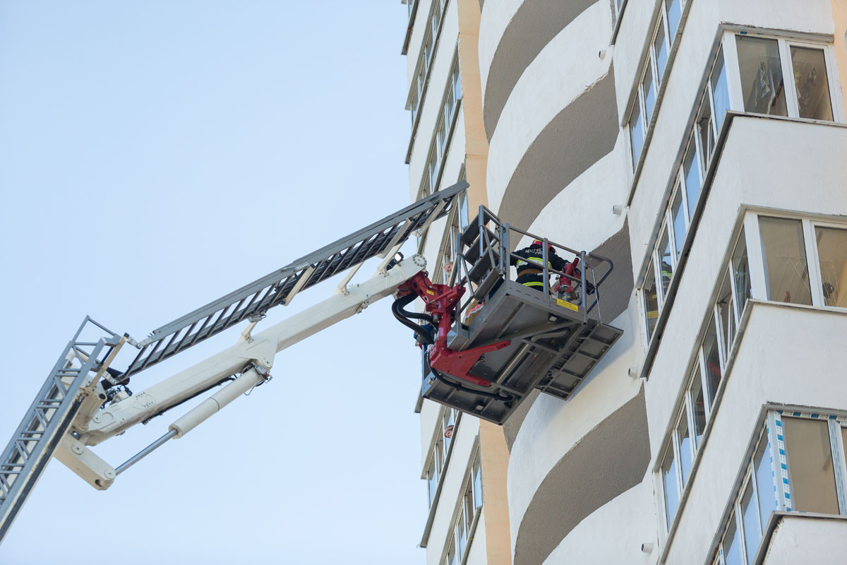 Бобруйские спасатели провели учения в многоэтажке