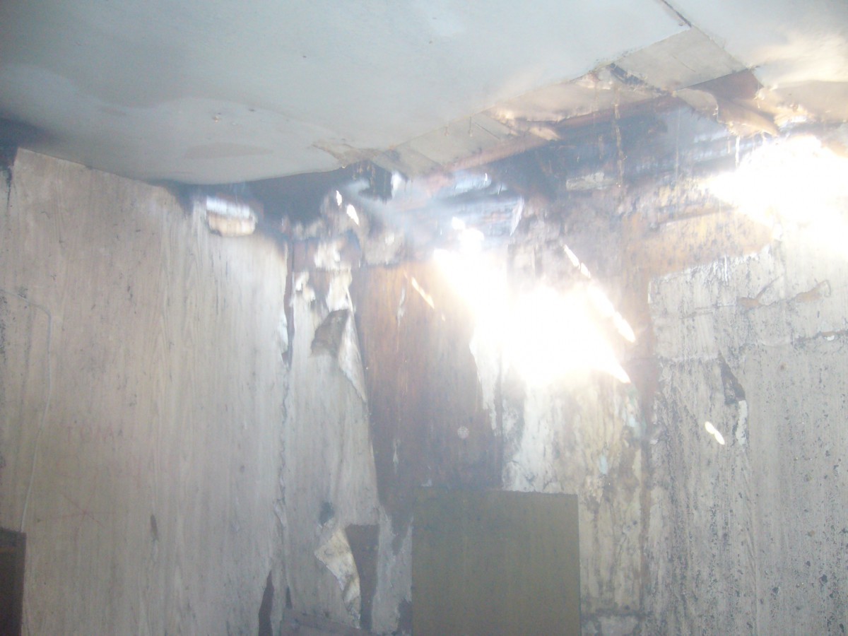 15 августа 2015 в 10 ч. 41 мин. в центр оперативного управления Бобруйского горрайотдела по ЧС поступило сообщение о загорании дома по адресу: г.Бобруйск, ул.Свердлова.