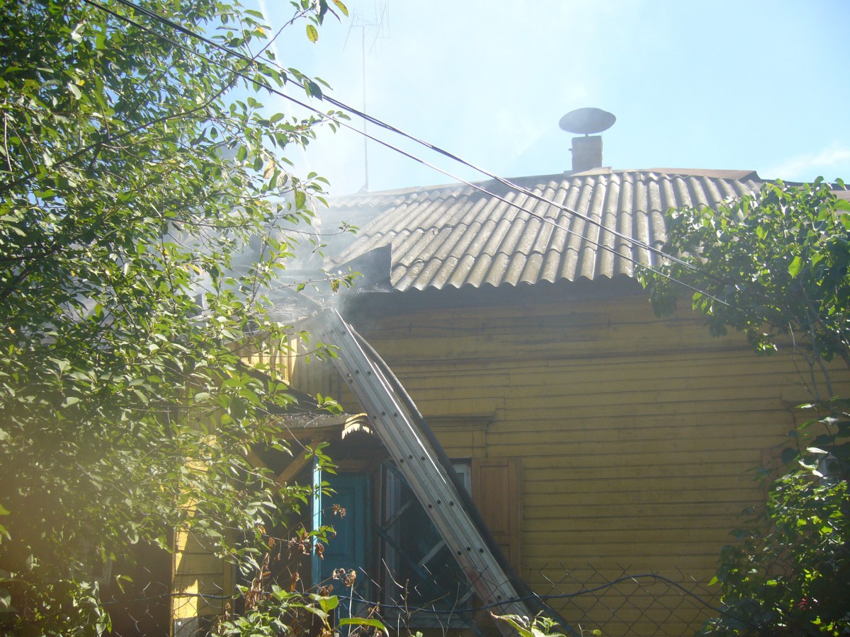 15 августа 2015 в 10 ч. 41 мин. в центр оперативного управления Бобруйского горрайотдела по ЧС поступило сообщение о загорании дома по адресу: г.Бобруйск, ул.Свердлова.