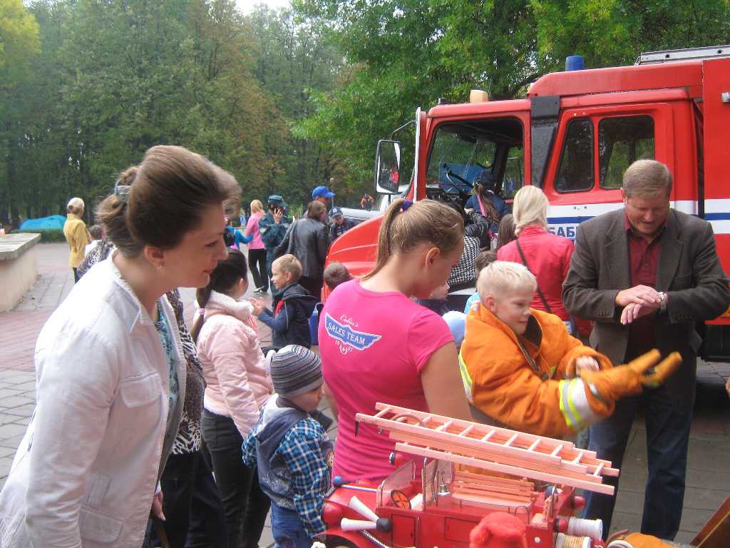 Работники Бобруйского горрайотдела по чрезвычайным ситуациям прияли участие в городском празднике.