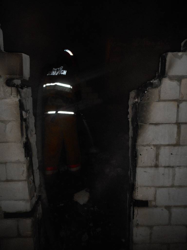 16 октября 2015 года в 03.25. на пульт бобруйским спасателям от гражданина С. (сосед), поступило сообщение о пожаре сарая, расположенного по улице Белинского.