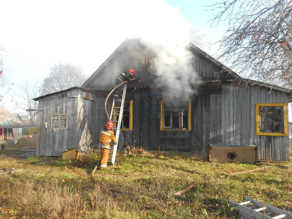 31 октября 2015 года в 11.06 поступило сообщение о пожаре дома, расположенного по адресу: Бобруйский район, Сычковский сельский совет, деревня Бояры.