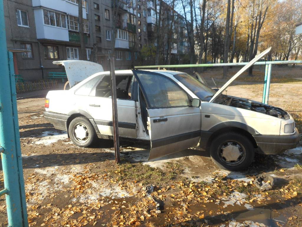 31 октября 2015 года в 11.59. в ЦОУ Бобруйского ГРОЧС поступило сообщение о пожаре автомобиля, расположенного на улице Октябрьской.