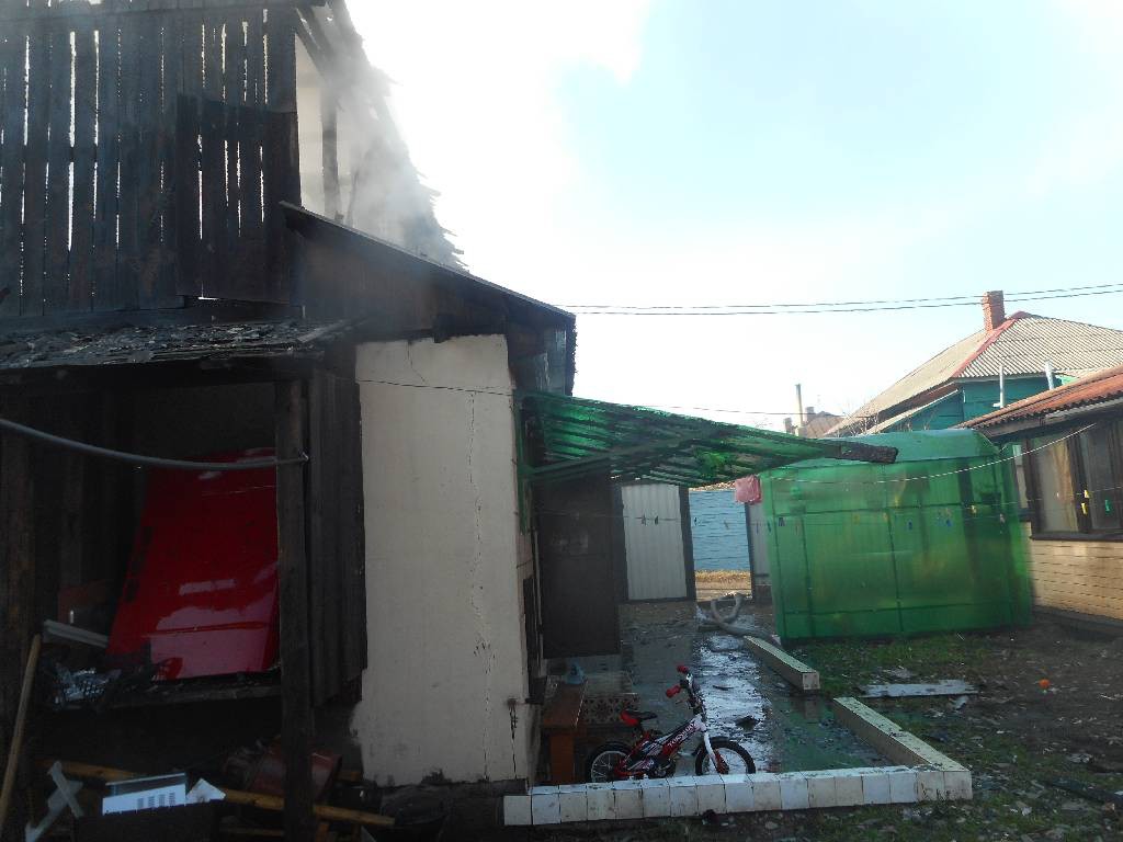 31 октября 2015 года в 12.42 поступило сообщение о пожаре гаража, расположенного по адресу: г.Бобруйск, улица Бахарова.