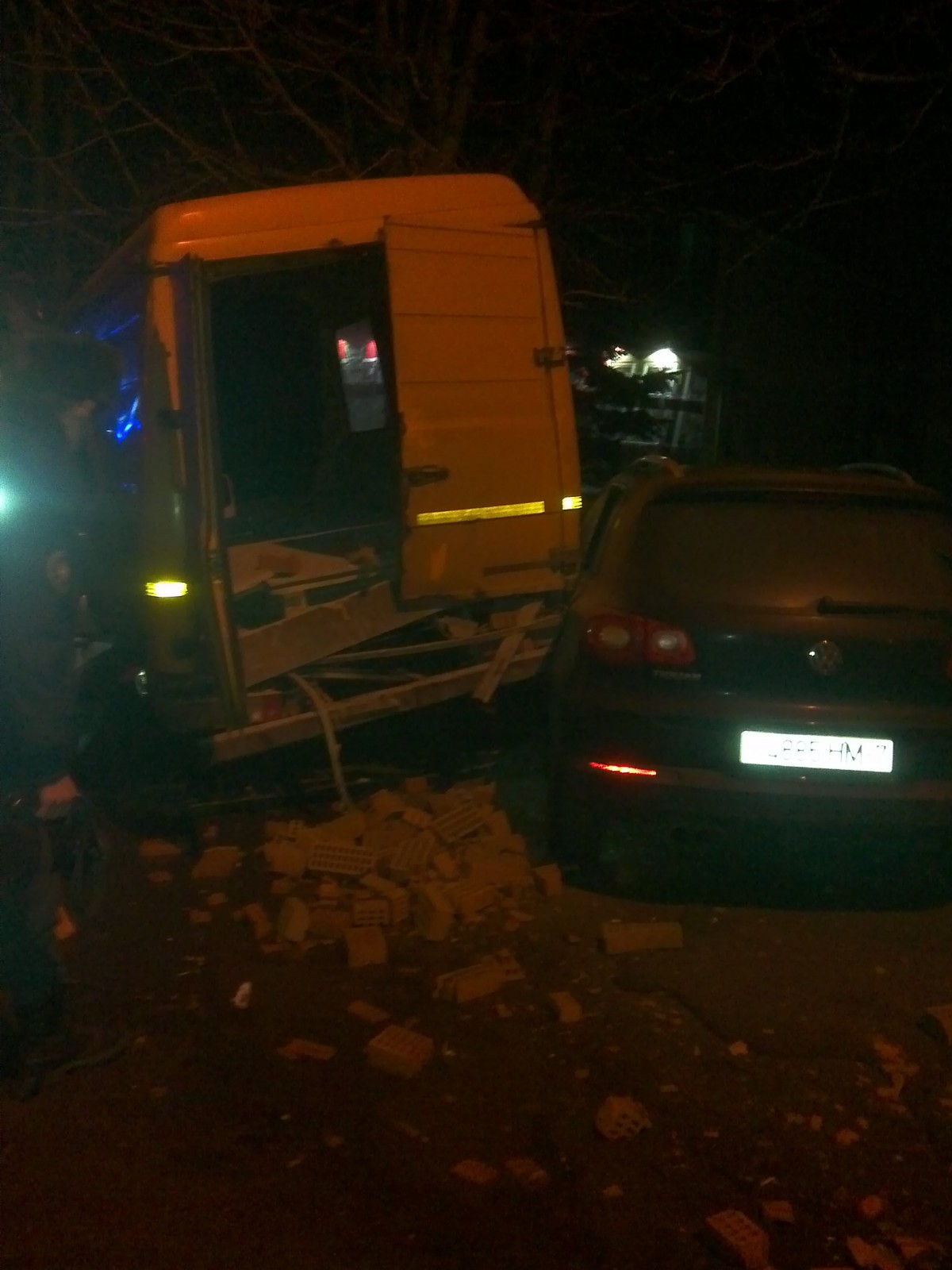 ДТП с четырьмя пострадавшими  произошло в Бобруйске на ул. Минская в ночь с 11 на 12 ноября 2015 года.