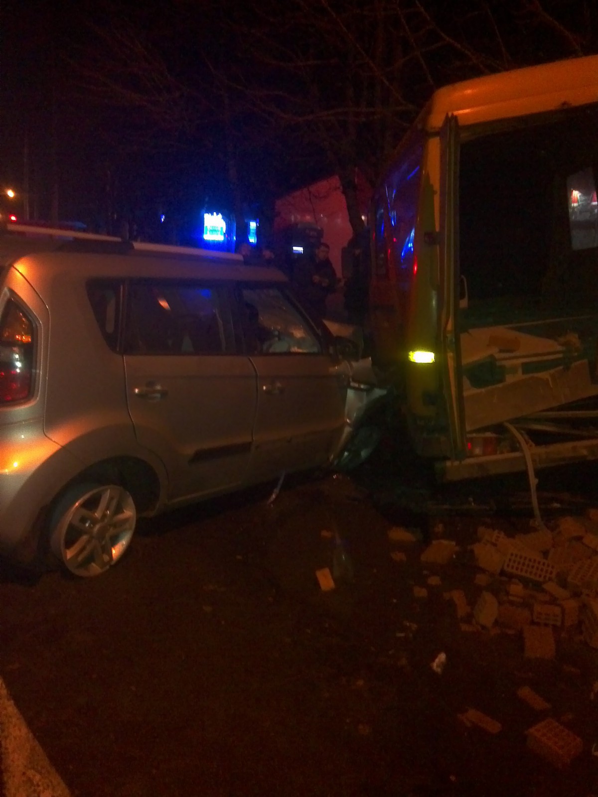 ДТП с четырьмя пострадавшими  произошло в Бобруйске на ул. Минская в ночь с 11 на 12 ноября 2015 года.