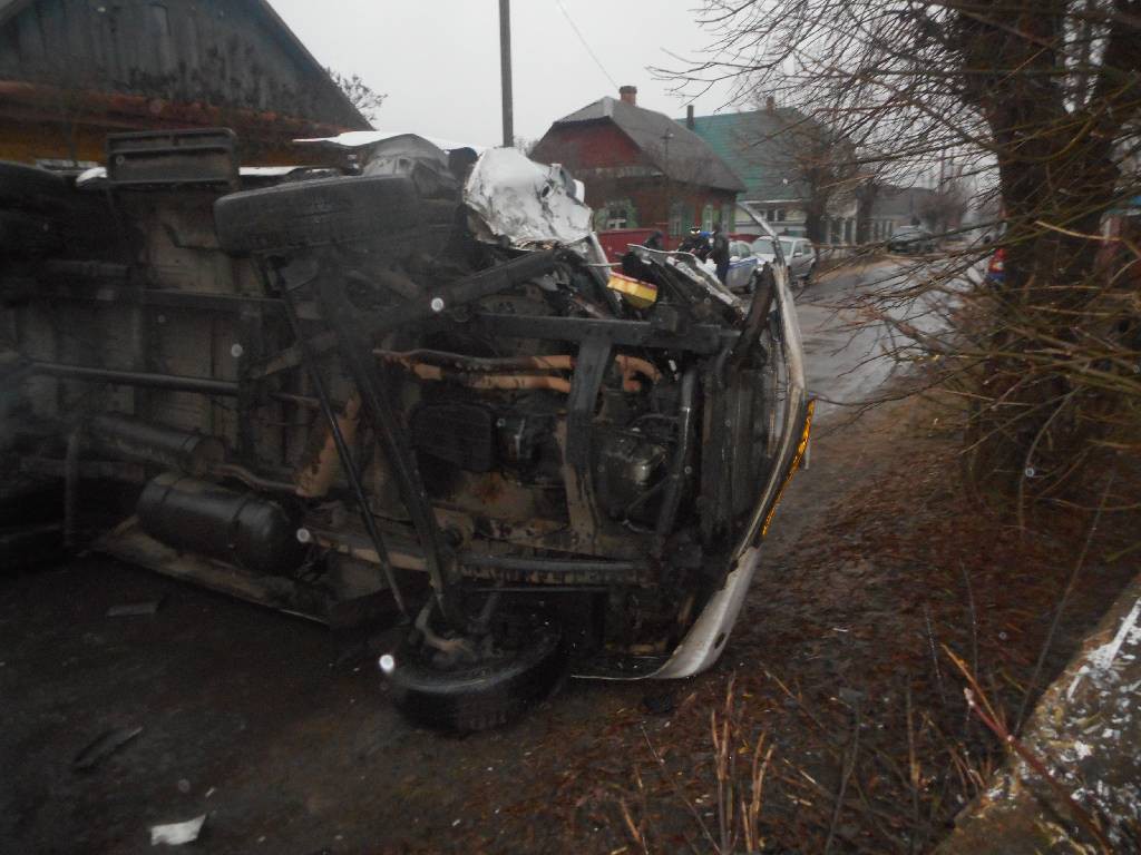 29 ноября 2015 года в 08.47 на улице Комбинатской произошло опрокидывание маршрутного такси «Газель».  В маршрутном такси находилось 4 пассажира и водитель, которые  не пострадали. 