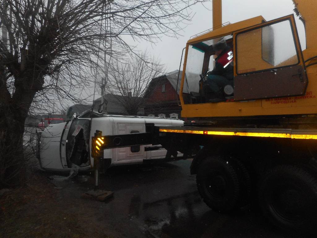 29 ноября 2015 года в 08.47 на улице Комбинатской произошло опрокидывание маршрутного такси «Газель».  В маршрутном такси находилось 4 пассажира и водитель, которые  не пострадали. 