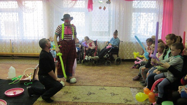 2 декабря уходящего года организованна праздничная программа с участием клоуна, посвященная международному Дню инвалидов. 