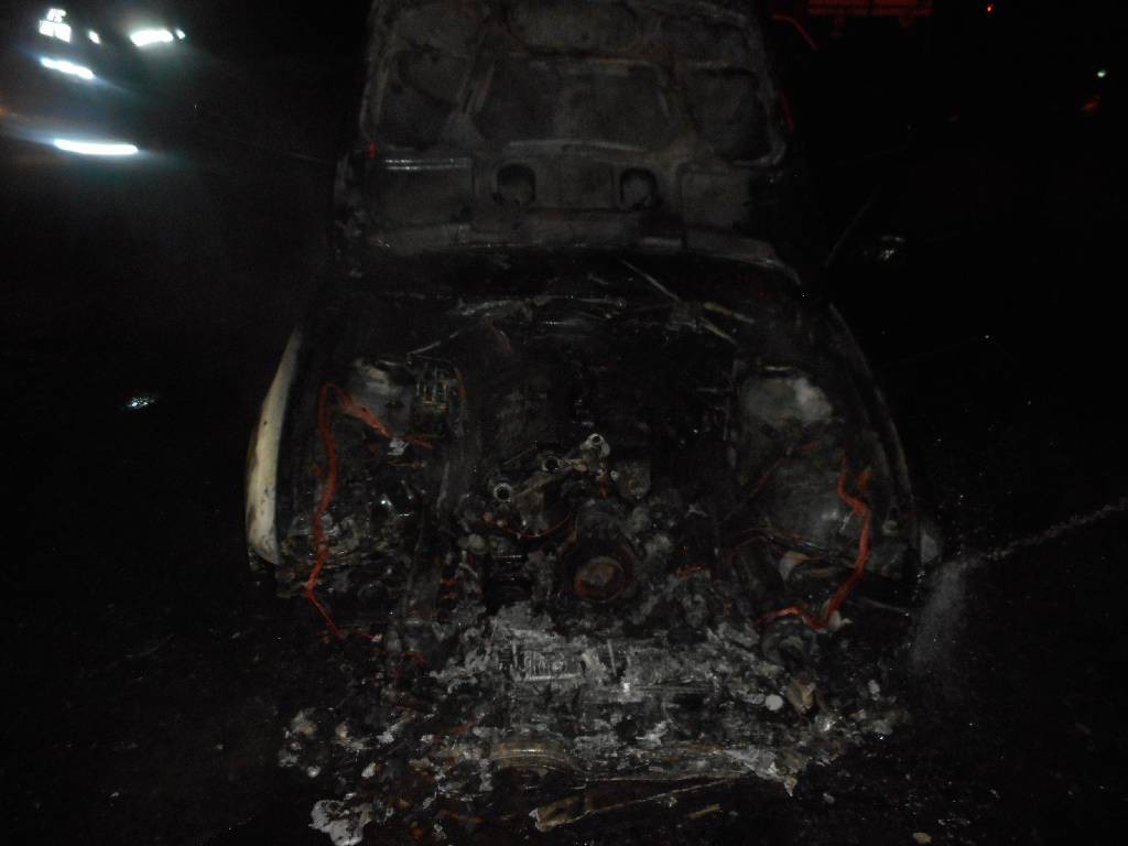Работники ГАИ спасли человека из горящего автомобиля