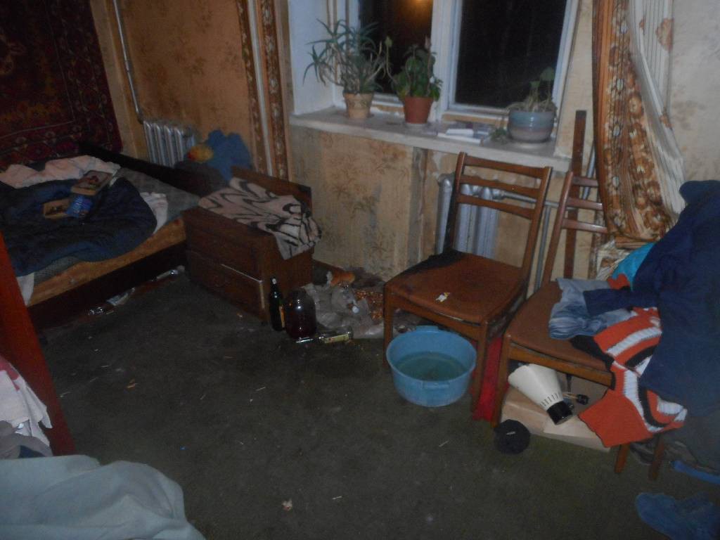 15 декабря поступило сообщение о том, что в квартире жилого дома, расположенного по адресу: город Бобруйск, улица Бахарова, находится мужчина с термическими ожогами. 