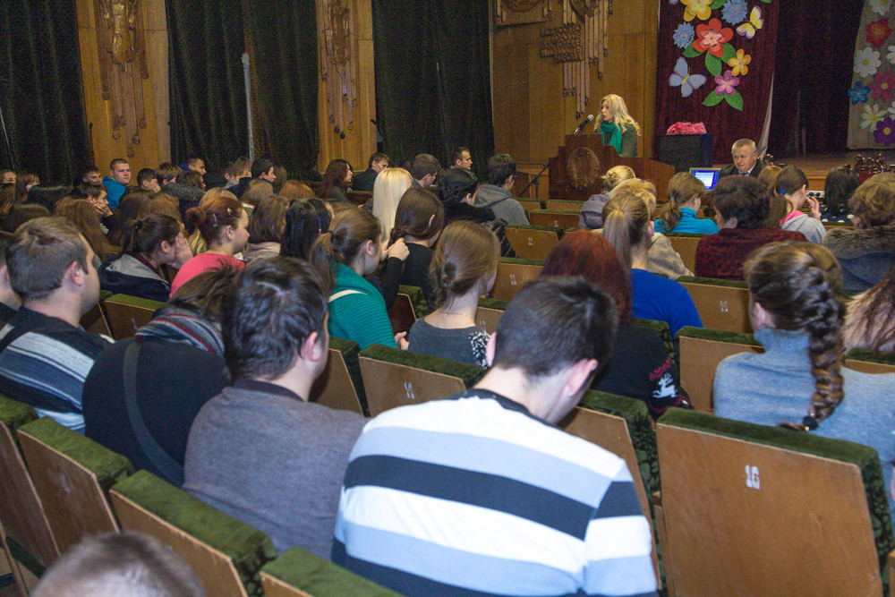 18 декабря 2015 года в актовом зале УО «Бобруйский государственный колледж имени А.Е.Ларина» состоялось мероприятие в рамках акции «Безопасный Новый Год!».