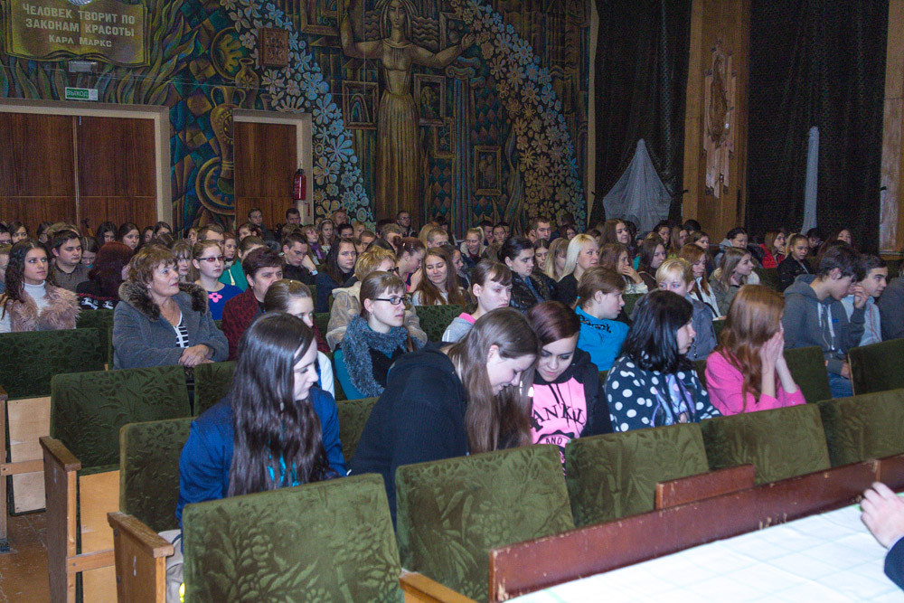 18 декабря 2015 года в актовом зале УО «Бобруйский государственный колледж имени А.Е.Ларина» состоялось мероприятие в рамках акции «Безопасный Новый Год!».