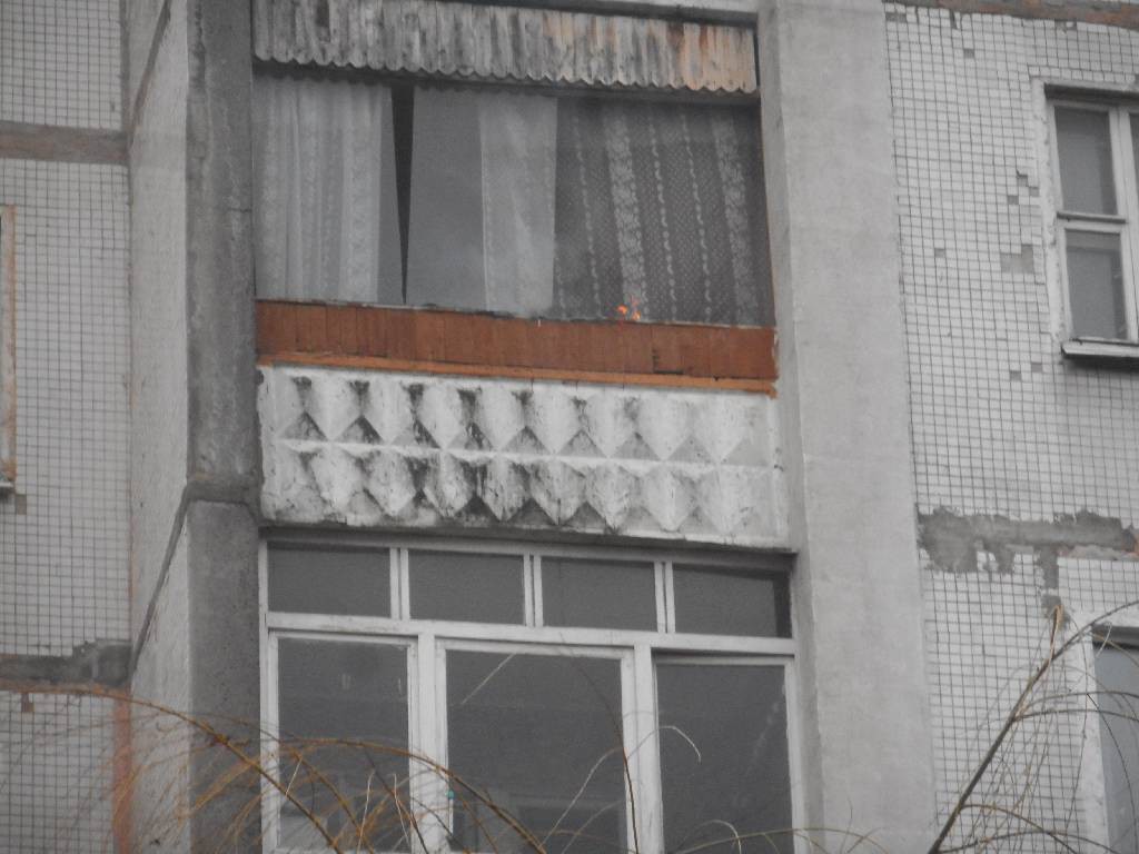 26 декабря 2015 г. в 11.07 поступило сообщение о пожаре балкона на шестом этаже девятиэтажного жилого дома, расположенного по адресу: город Бобруйск, улица Рокоссовского.