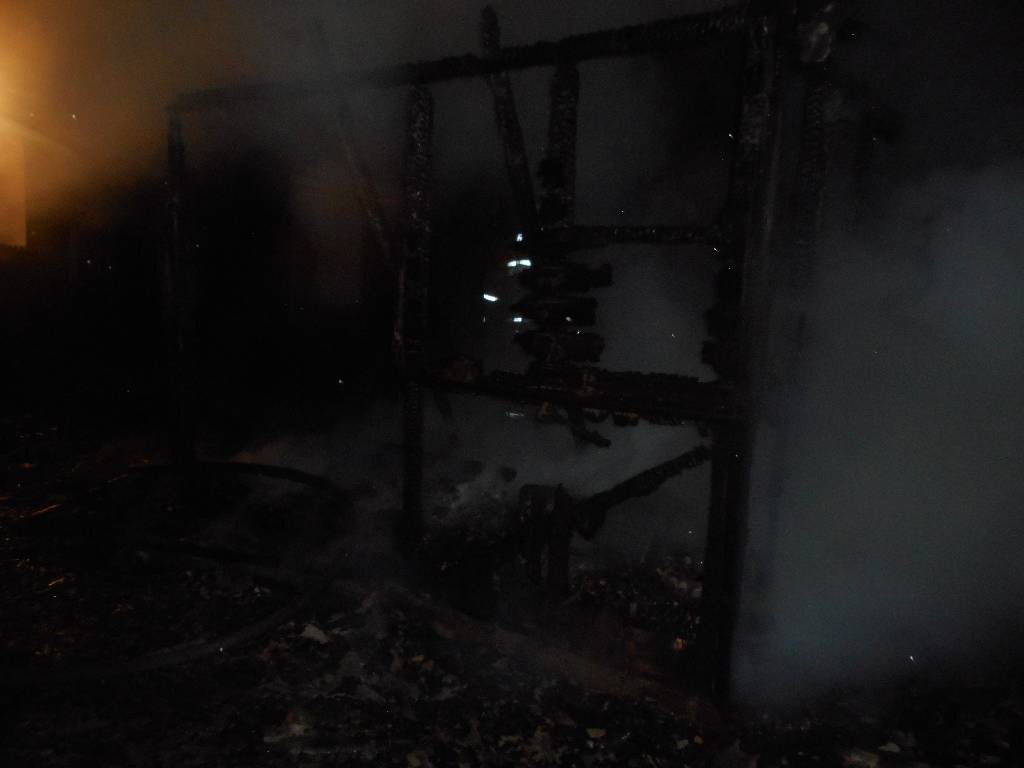 При пожаре в деревне Волчья Гора погиб человек.