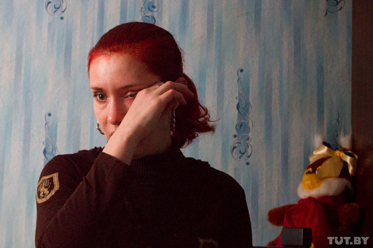 Забрать нельзя увидеться. В Бобруйске две матери конфликтуют из-за троих детей. Забрать нельзя увидеться. В Бобруйске две матери конфликтуют из-за троих детей.