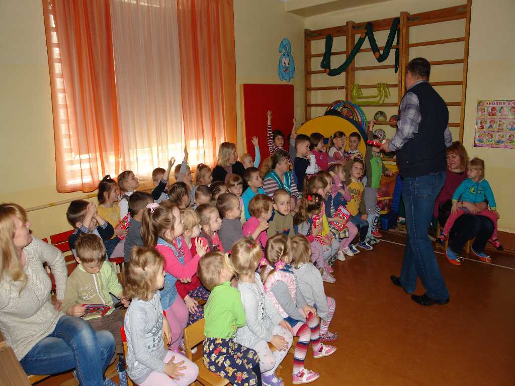13 апреля 2016 года в игровой комнате ГУО «Ясли – сад №18 города Бобруйска» собрались все тридцать девять дошколят для просмотра своих любимых мультфильмов.