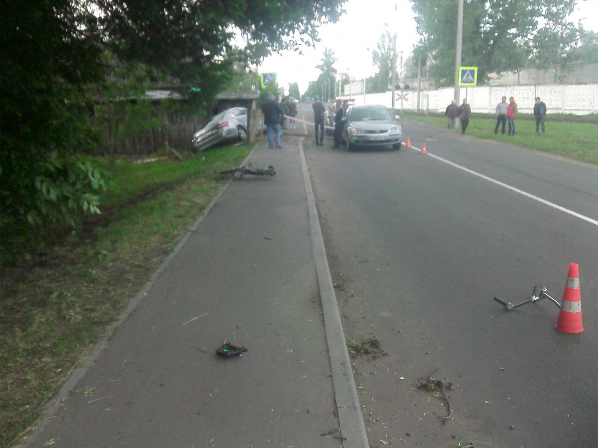 В Бобруйске Skoda насмерть сбила велосипедиста, протаранила забор и хозпостройку. Обновлено