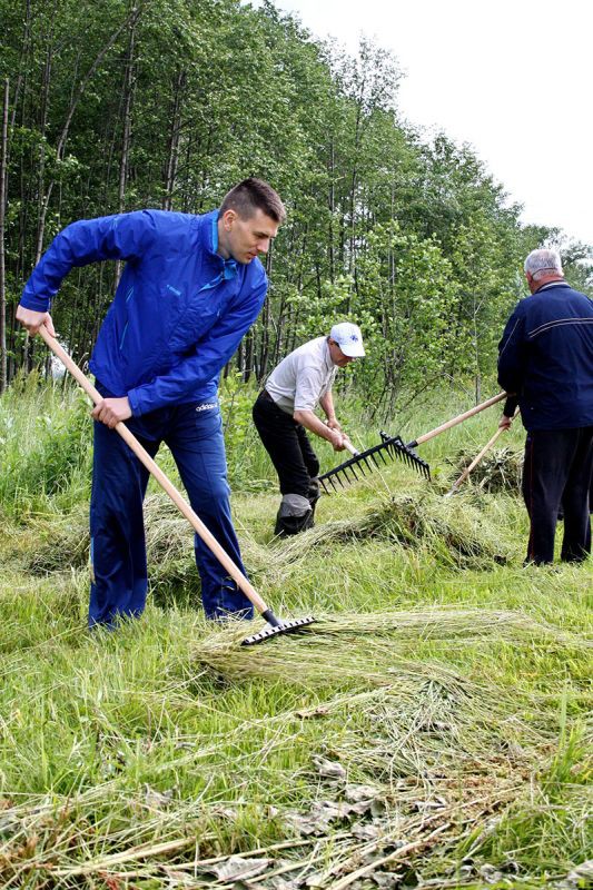 Госслужащие и руководители коммунальных предприятий в выходной работали «в поле» Госслужащие и руководители коммунальных предприятий в выходной работали «в поле»