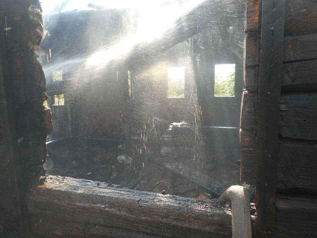 22 июня в 15-53 от гражданки Н. на телефон «101» поступило сообщение о пожаре дома по ул. Широкой. 