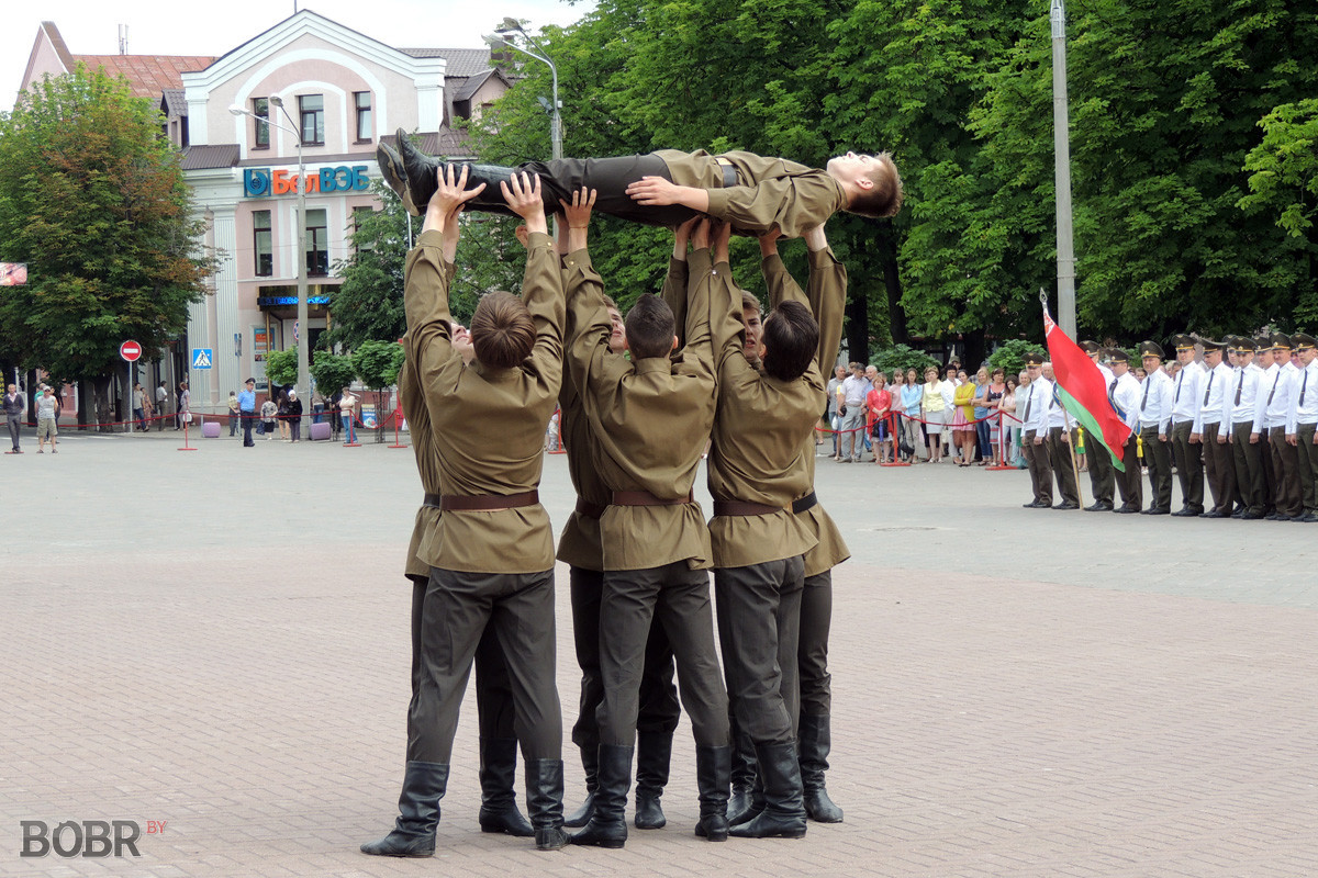 Бобруйчане отмечают 72-ю годовщину освобождения города от немецко-фашистских захватчиков Бобруйчане отмечают 72-ю годовщину освобождения города от немецко-фашистских захватчиков