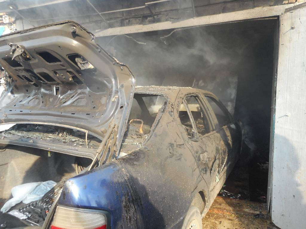 1 июля 2016 года в 18.01 поступило сообщение о горении автомобиля в гараже, расположенном в одном из ГСК на улице Комарова.
