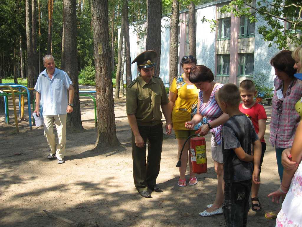 Работники инспекции надзора и профилактики Бобруйского ГРОЧС посетили оздоровительный лагерь «Мечта».