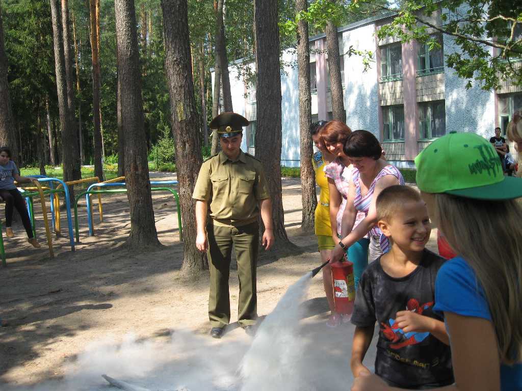 Работники инспекции надзора и профилактики Бобруйского ГРОЧС посетили оздоровительный лагерь «Мечта».