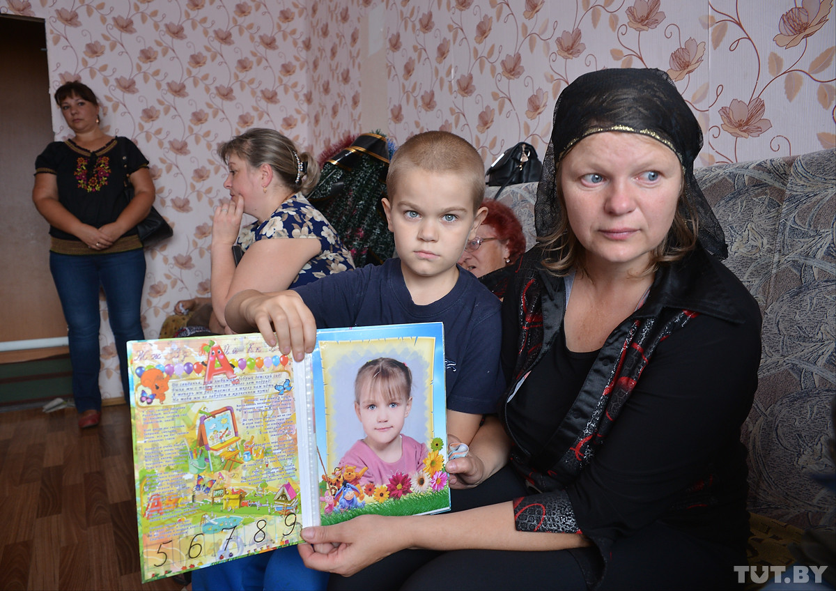 В Бобруйске на 8-летнюю девочку дома упал шкаф. Ребенок погиб В Бобруйске на 8-летнюю девочку дома упал шкаф. Ребенок погиб