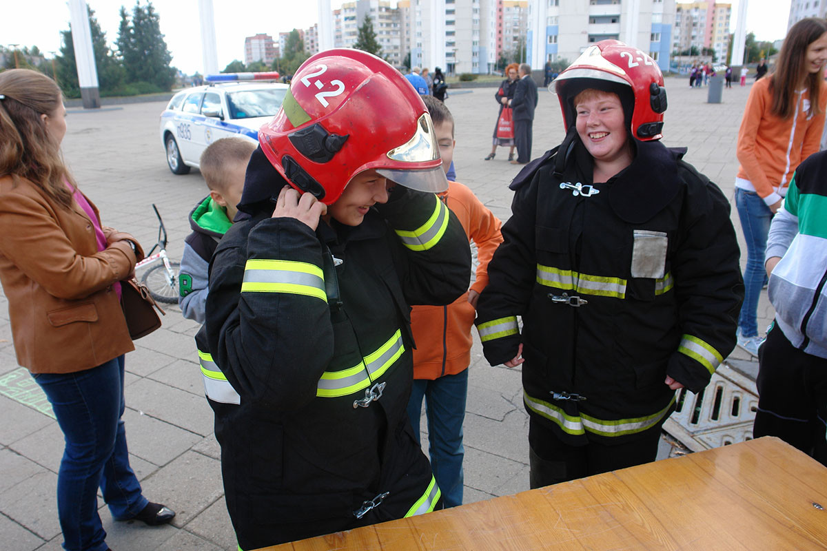 Работники Бобруйского горрайотдела по чрезвычайным ситуациям приняли участие в городской акции «В нашем доме рады всем!»